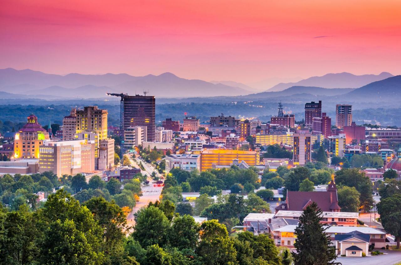 Holiday Inn Asheville East-Blue Ridge Pkwy By Ihg Экстерьер фото