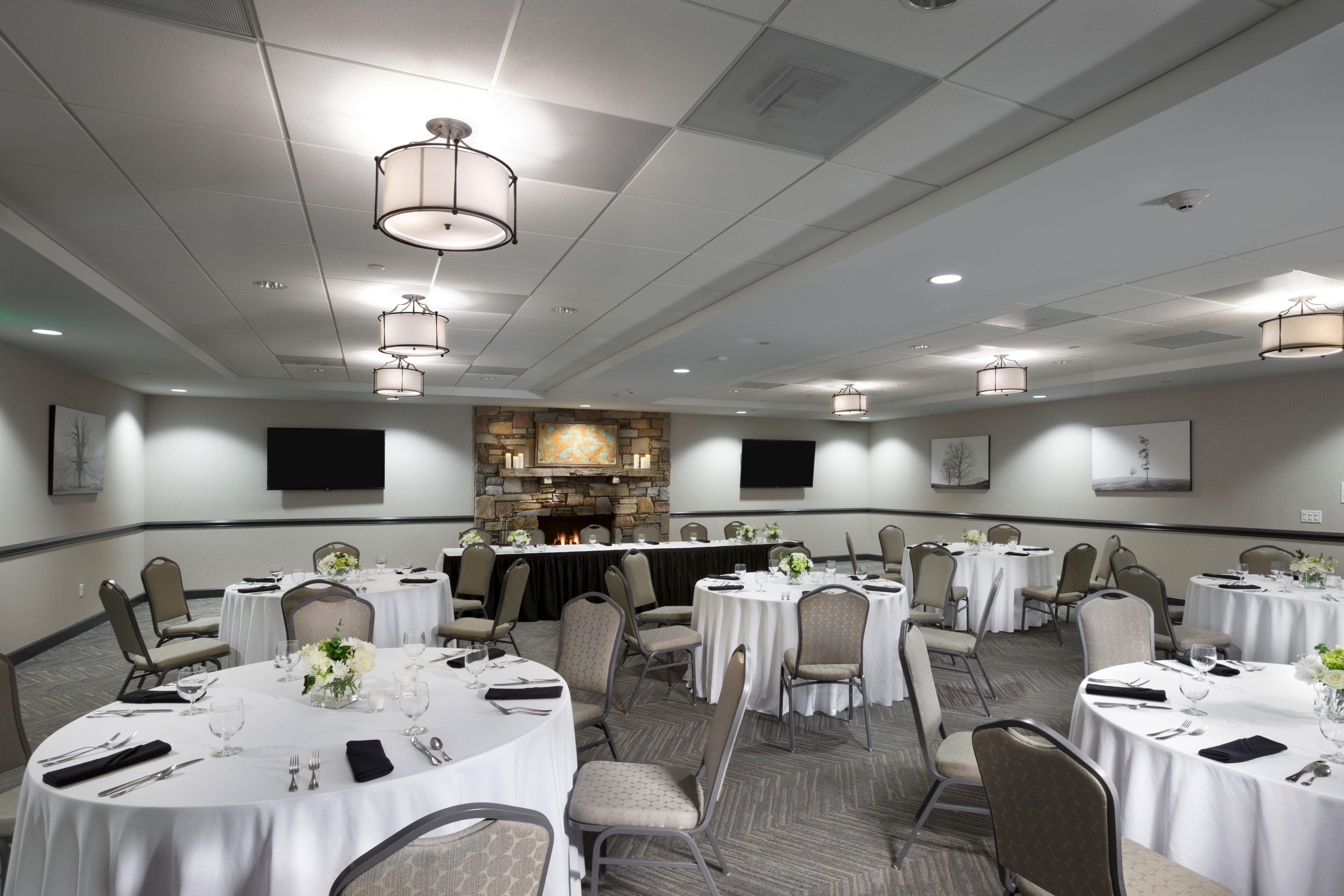 Holiday Inn Asheville East-Blue Ridge Pkwy By Ihg Экстерьер фото