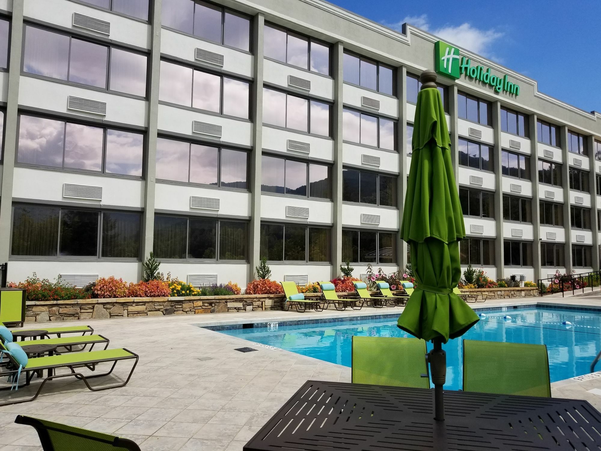 Holiday Inn Asheville East-Blue Ridge Pkwy By Ihg Экстерьер фото