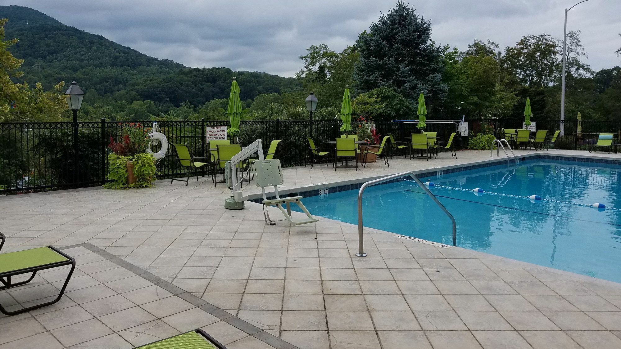 Holiday Inn Asheville East-Blue Ridge Pkwy By Ihg Экстерьер фото